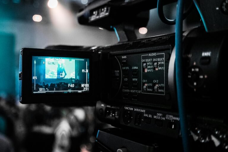 ¿Cómo Ser Editor de Video Profesional en 2025? Guía Paso a Paso y Recursos Clave para Triunfar